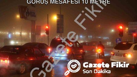 Denizli’de Yoğun Sis Hayatı Felç Etti: Görüş Mesafesi 10 Metre