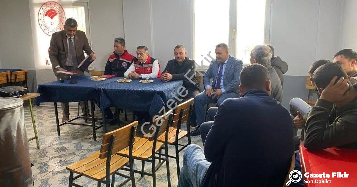 "Aydın'da Tarım Seferberliği: 17 İlçede Üreticinin Nabzı Tutuldu" başlıklı haber için fotorealistik,