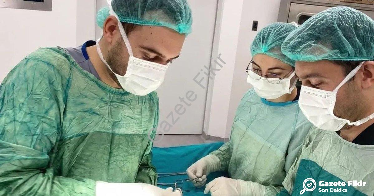 "Şuhut Devlet Hastanesi'nde Bir İlk: Modern Yöntemle Fıtık Ameliyatı Başarısı" başlıklı haber için f