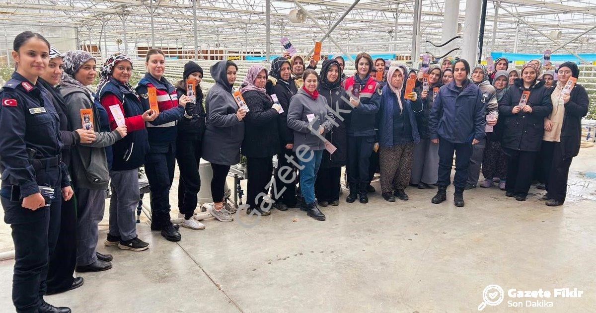 "Kütahya Simav'da Jandarmadan Sera Çalışanlarına KADES Eğitimi" başlıklı haber için fotorealistik, p